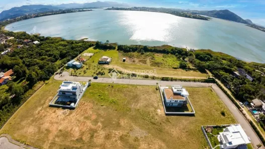 Lote/Terreno à venda, 630m² no Arroio, Imbituba