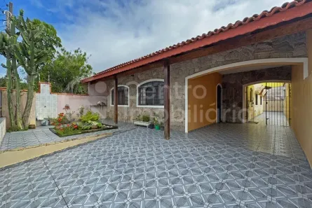 Casa com 3 Quartos à venda, 140m² no Jardim Tres Marias, Peruíbe