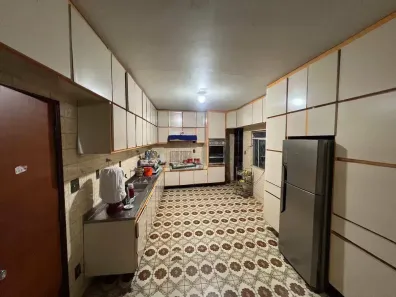 Sobrado com 6 Quartos à venda, 490m² no Centro, Anápolis