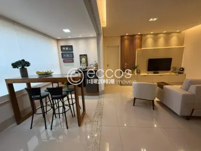 Apartamento com 3 Quartos à venda, 96m² no Segismundo Pereira, Uberlândia