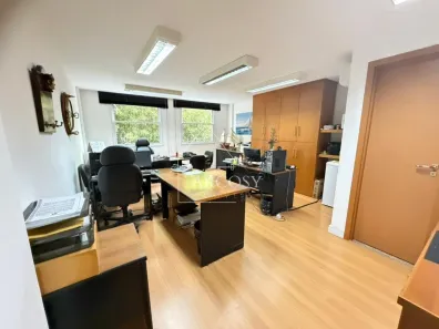 Sala Comercial à venda, 32m² no Quarteirão Brasileiro, Petrópolis