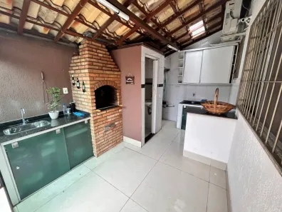 Casa com 3 Quartos à venda, 120m² no Cabral, Contagem