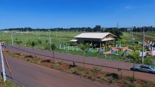 Lote/Terreno à venda, 240m² no Centro, Goianira