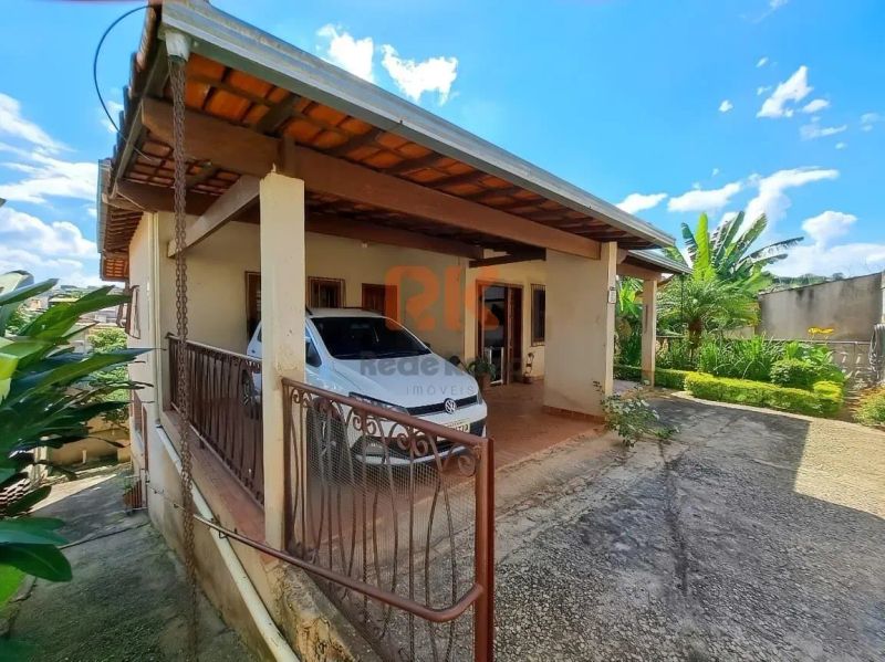 Casa com 5 quartos — Santa Mônica, Belo Horizonte