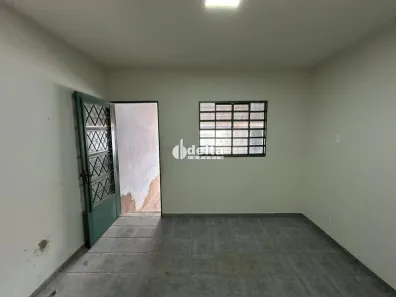 Casa com 3 Quartos para alugar, 160m² no Custódio Pereira, Uberlândia