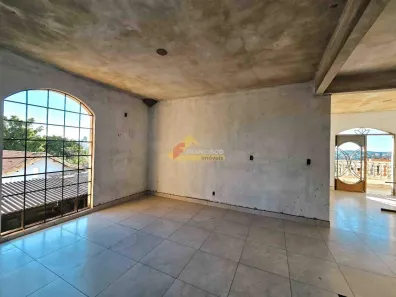 Casa com 3 Quartos à venda, 360m² no São João de Deus, Divinópolis