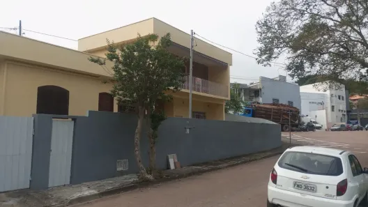 Casa com 3 Quartos para alugar, 140m² no Jardim Copacabana, Jundiaí
