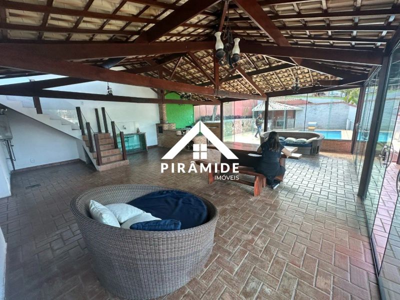 Casa com 5 quartos — Braúnas, Belo Horizonte