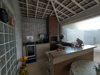 Sobrado com 4 Quartos à venda, 400m² no Jardim Santa Maria, Jacareí