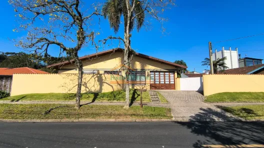 Casa com 3 Quartos para alugar, 330m² no São Braz, Curitiba
