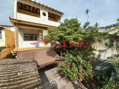 Casa com 3 Quartos à venda, 306m² no Realengo, Rio de Janeiro