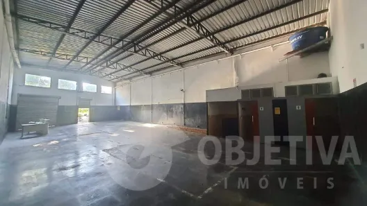 Galpão/Depósito/Armazém para alugar, 250m² no Jardim Patrícia, Uberlândia