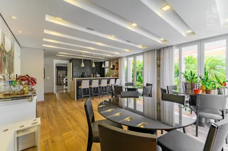 Casa de Condomínio com 4 Quartos à venda, 500m² no Uberaba, Curitiba