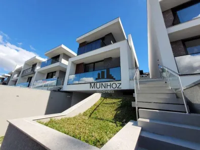 Casa com 4 Quartos à venda, 306m² no Vista Alegre, Curitiba