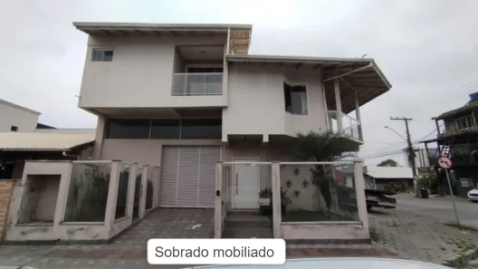 Sobrado com 3 Quartos para alugar, 400m² no São João, Itajaí