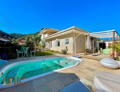Casa de Condomínio com 3 Quartos à venda, 470m² no Vargem Grande, Teresópolis
