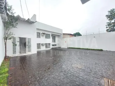 Casa com 6 Quartos para alugar, 241m² no Tubalina, Uberlândia