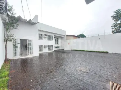 Casa com 6 Quartos para alugar, 248m² no Tubalina, Uberlândia