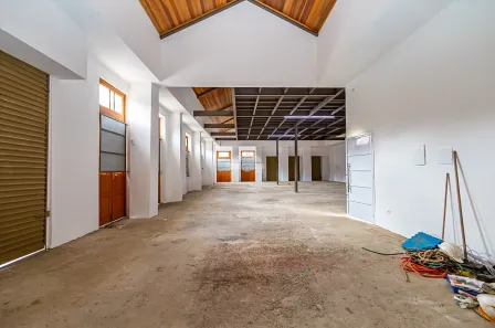 Imóvel Comercial à venda, 416m² no Rebouças, Curitiba