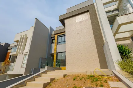 Casa com 3 Quartos à venda, 323m² no Uberaba, Curitiba