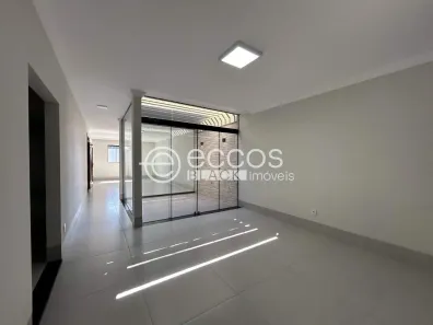 Casa com 3 Quartos à venda, 203m² no Cidade Jardim, Uberlândia