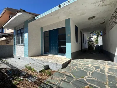Casa com 7 Quartos à venda, 250m² no Centro, Juiz de Fora