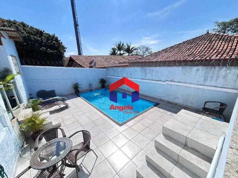 Casa com 3 quartos — Santa Mônica, Belo Horizonte