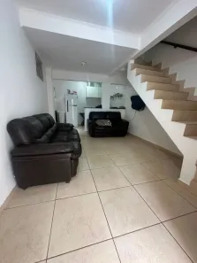 Sobrado com 2 Quartos à venda, 70m² no Vila Sao Paulo, Mongaguá
