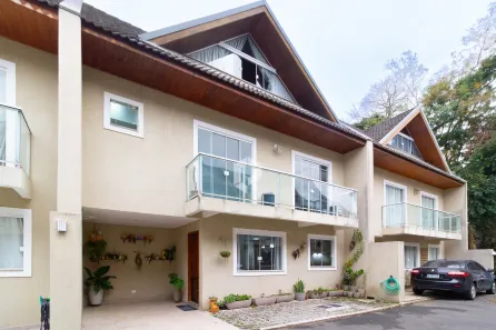 Sobrado com 3 Quartos à venda, 142m² no Uberaba, Curitiba
