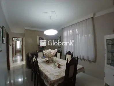 Casa com 3 Quartos à venda, 200m² no Todos os Santos, Montes Claros