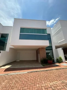 Casa de Condomínio com 3 Quartos à venda, 155m² no Jardim Vitória, Goiânia