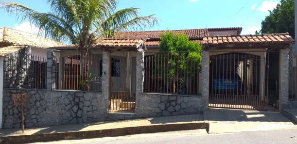 Casa com 3 Quartos à venda, 200m² no Jardim Montese, São João Del Rei
