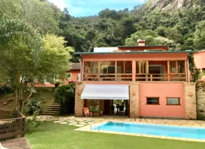 Casa com 3 Quartos à venda, 1300m² no Corrêas, Petrópolis