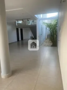 Casa com 3 Quartos para alugar, 375m² no Jardim Karaíba, Uberlândia
