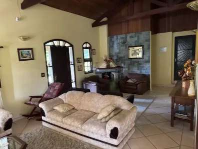 Fazenda/Sítio com 4 Quartos à venda, 650m² no Chácaras Condomínio Recanto Pássaros II, Jacareí