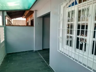 Sobrado com 2 Quartos à venda, 73m² no Vila Voturua, São Vicente