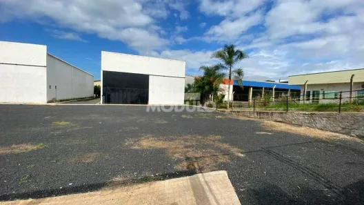 Galpão/Depósito/Armazém para alugar, 420m² no Distrito Industrial, Uberlândia