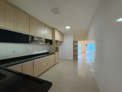 Casa com 4 Quartos à venda, 200m² no Serrinha, Goiânia