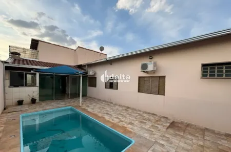 Casa com 3 Quartos à venda, 175m² no Segismundo Pereira, Uberlândia