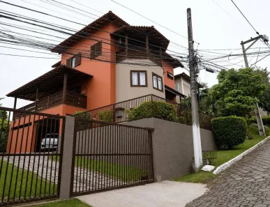 Casa de Condomínio com 3 Quartos à venda, 400m² no Sapê, Niterói