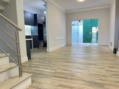 Sobrado com 3 Quartos para alugar, 160m² no São João, Itajaí