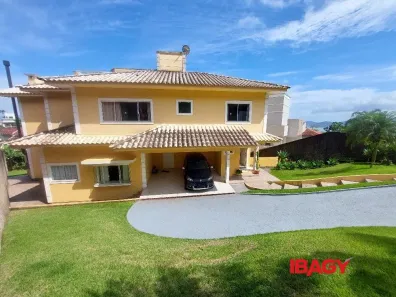 Casa com 4 Quartos para alugar, 291m² no Centro, Florianópolis