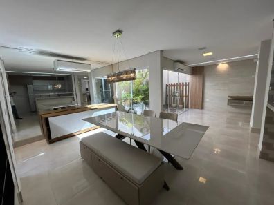 Casa de Condomínio com 3 Quartos à venda, 220m² no Granja Marileusa, Uberlândia