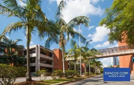 Sala Comercial para alugar, 550m² no Green Valley Alphaville, Barueri