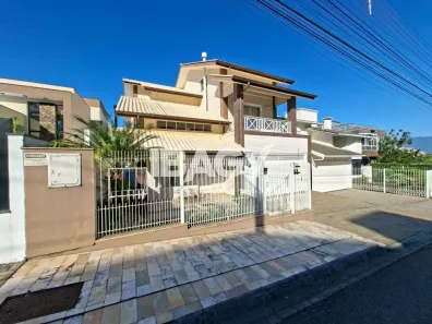 Casa com 3 Quartos para alugar, 204m² no Pedra Branca, Palhoça
