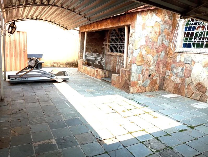 Casa com 3 quartos — Ipiranga, Belo Horizonte