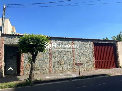 Casa com 4 Quartos para alugar, 266m² no Umuarama, Uberlândia