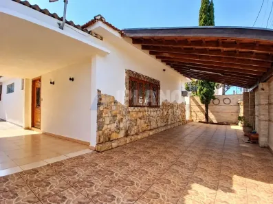 Casa com 3 Quartos para alugar, 171m² no Vila José Bonifácio, Araraquara