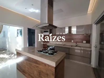 Casa com 3 Quartos para alugar, 290m² no Jardim Karaíba, Uberlândia