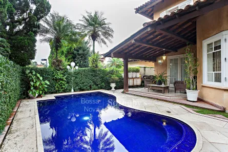 Casa de Condomínio com 4 Quartos para alugar, 645m² no Jardim Luzitânia, São Paulo